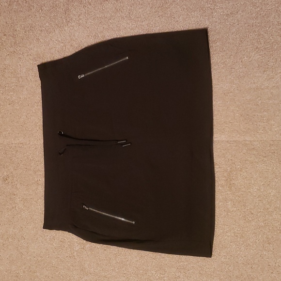 Athleta Dresses & Skirts - Athleta Women's Black Trekkie North Skort